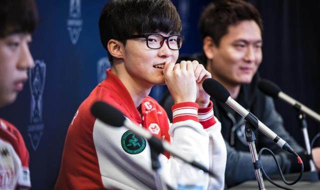 队在瞬息万 队在瞬息万